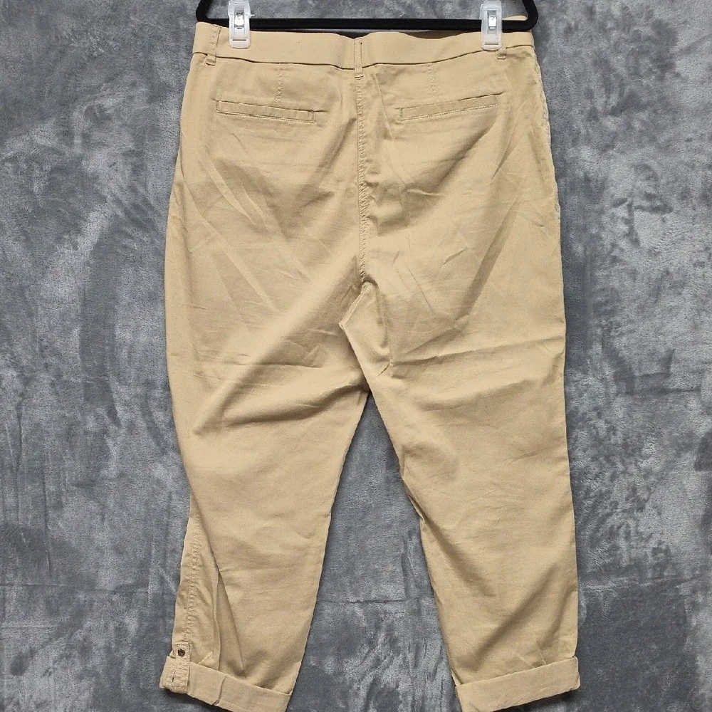 Chico's Khaki Cropped CaprI Pants az 2.5 (14)